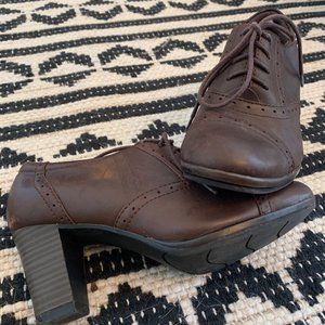 Clarks Brynn Marina Oxford Lace Up Heels in Brown